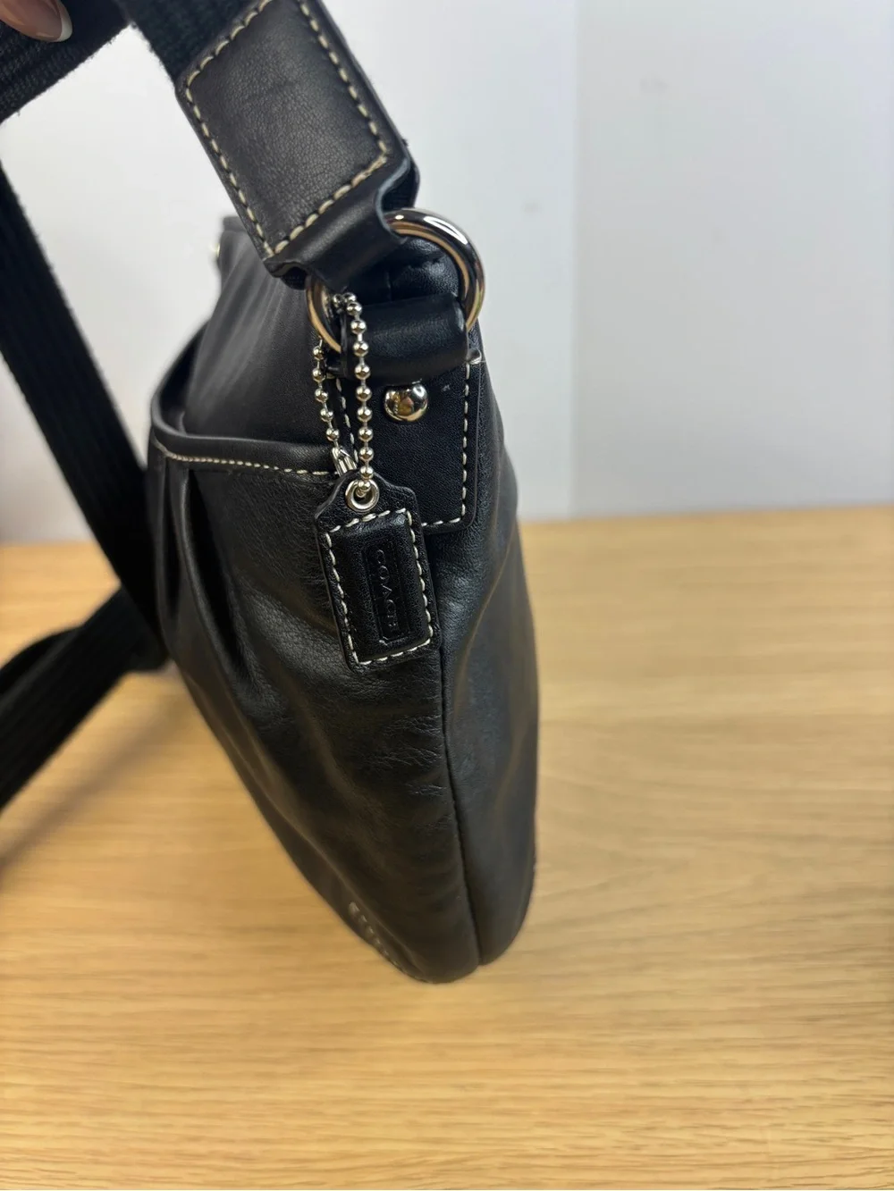 Y2K Vintage Coach Soho Pleated Black Leather Crossbody Swingpack bag